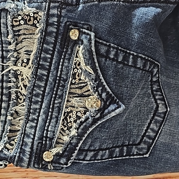 Women's Jean Capri - Picture 6 of 10